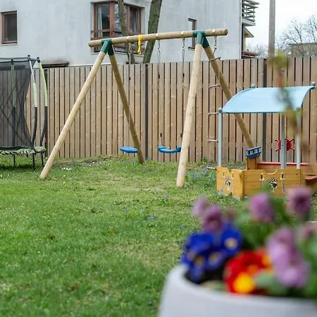 Garden Next To Telliskivi & Old Town Apartman
